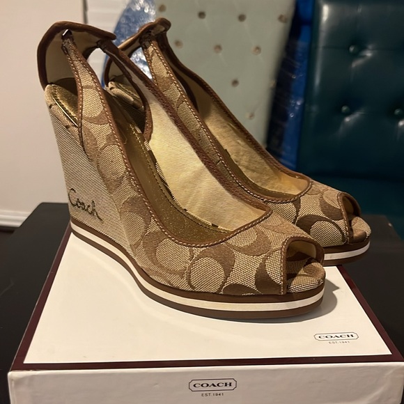 Coach Signature Khaki Wedges Size 7. - Picture 3 of 6